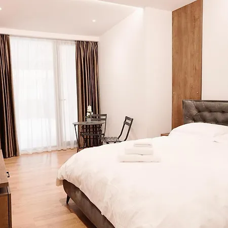 Διαμέρισμα 101 *